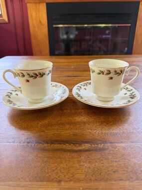 World Bazaars Holly Berry China tea cup and saucer (2 sets)